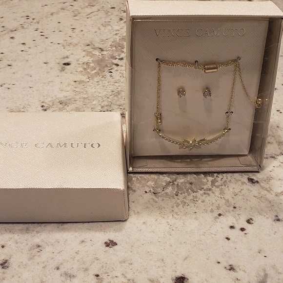 NIB Vince Camuto Gold Starburst Bracelet & Earring - Picture 3 of 4